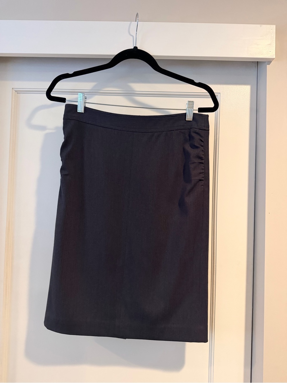 BCBG MaxAzria Classic Gray Pencil Skirt w/ Ruching on Hips Women's Workwear Sz 4